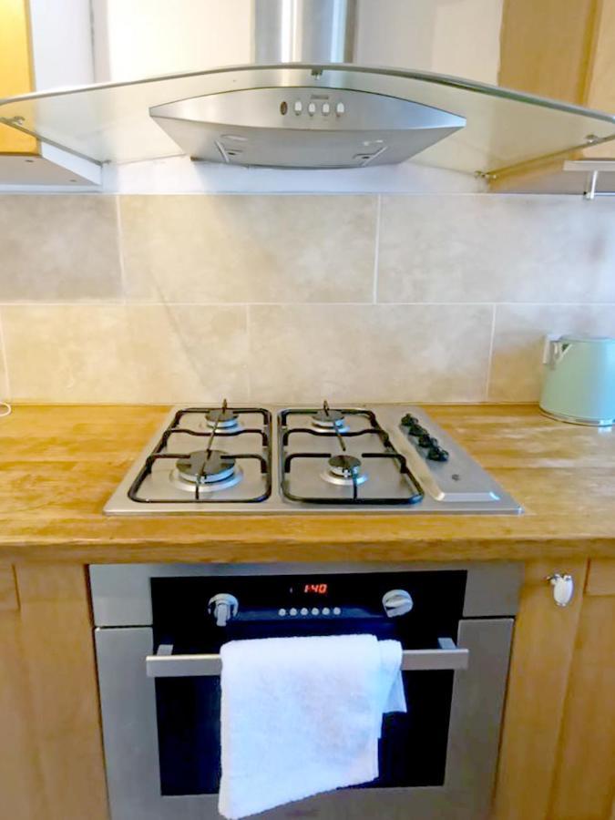 Cozy 4 Bedroom House In Smethwick With 4 Bathrooms Perfect For Contractors And Families เบอร์มิงแฮม ภายนอก รูปภาพ