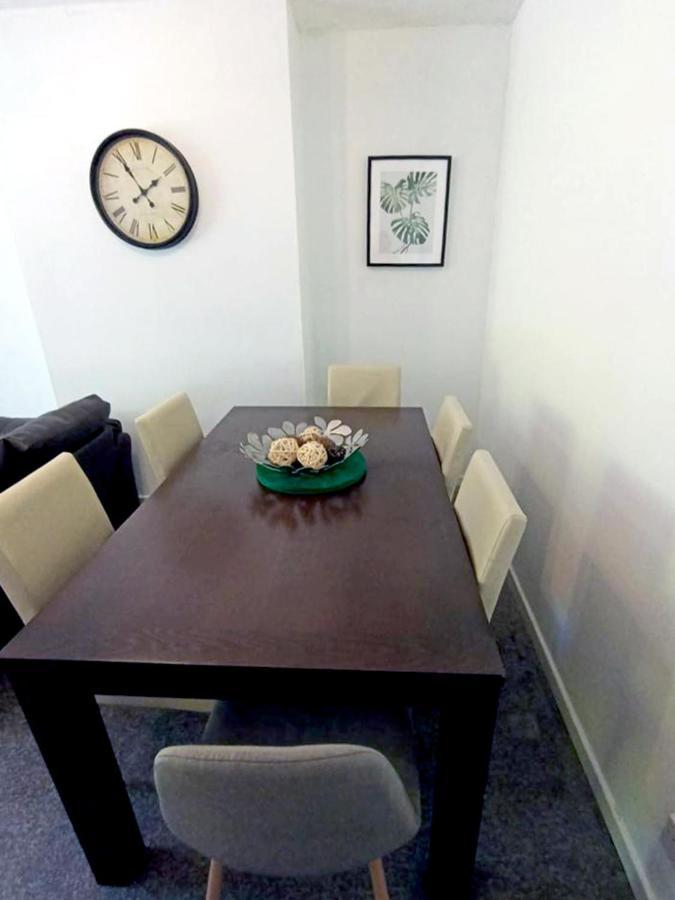 Cozy 4 Bedroom House In Smethwick With 4 Bathrooms Perfect For Contractors And Families เบอร์มิงแฮม ภายนอก รูปภาพ