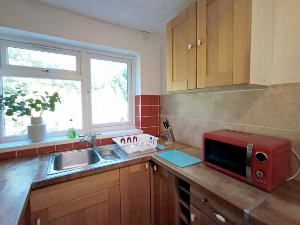 Cozy 4 Bedroom House In Smethwick With 4 Bathrooms Perfect For Contractors And Families เบอร์มิงแฮม ภายนอก รูปภาพ
