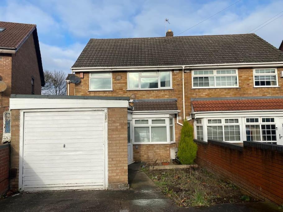Cozy 4 Bedroom House In Smethwick With 4 Bathrooms Perfect For Contractors And Families เบอร์มิงแฮม ภายนอก รูปภาพ